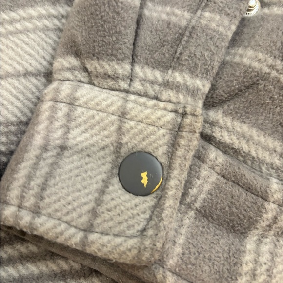 Men's Striped Gray Shirt Jacket - Picture 6 of 7